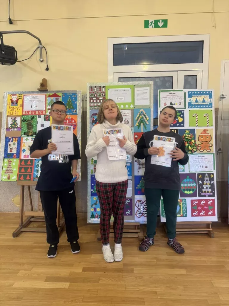 ZSS nr 90 - Ogólnopolski Konkurs Plastyczny „Zakodowane Święta”