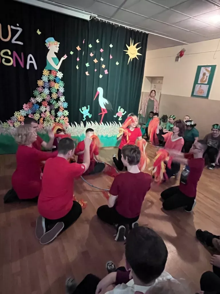 ZSS nr 90 - Powitanie wiosny Przedstawienie muzyczno – taneczne „Cztery żywioły witają wiosnę”